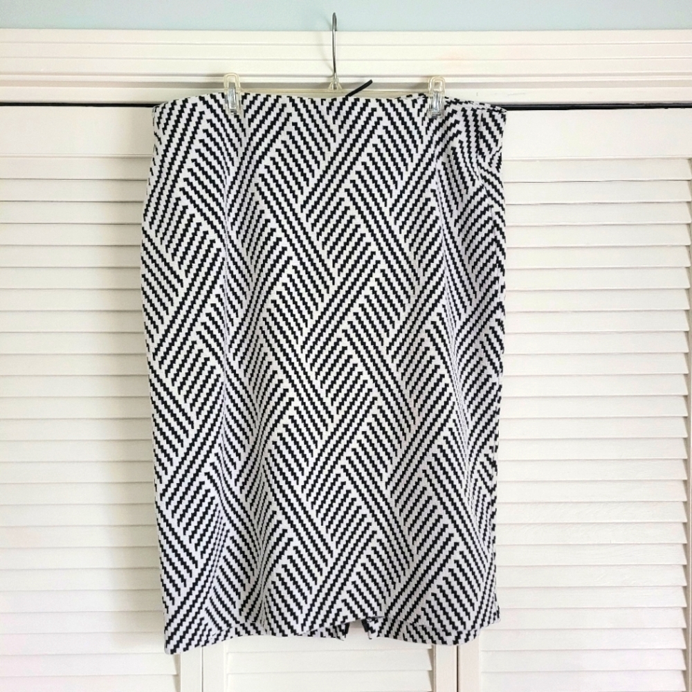 Lane Bryant Black and White Zigzag Pencil Skirt